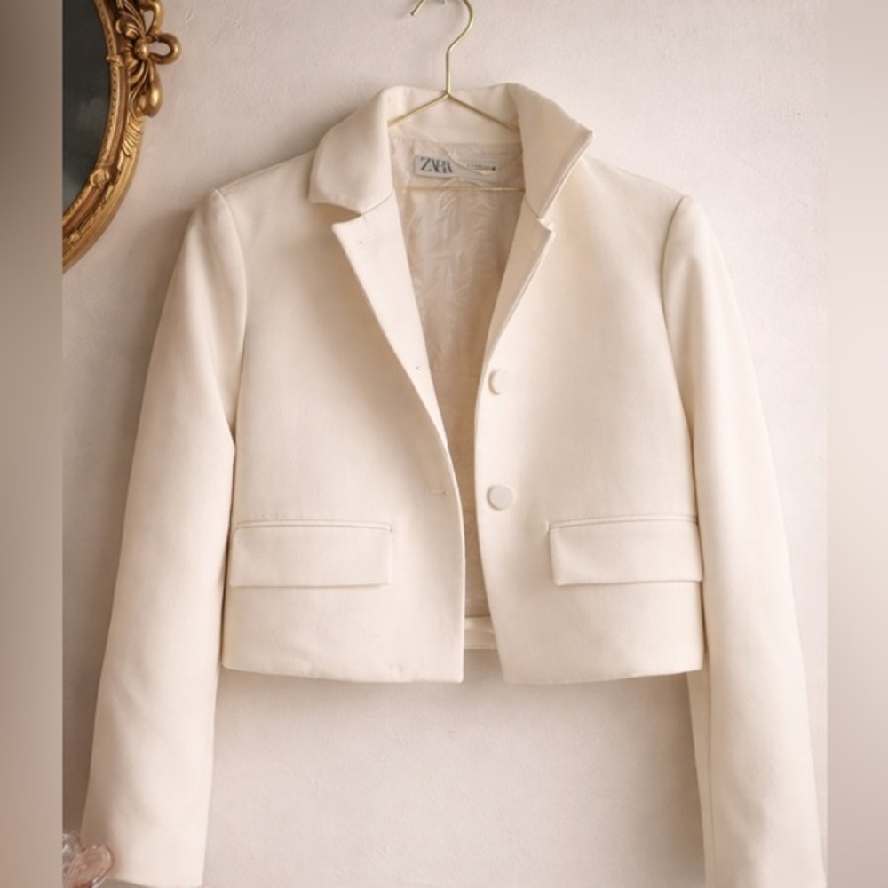 ZARA Cropped Cream Structured Jacket – Chic Minimalist Blazer